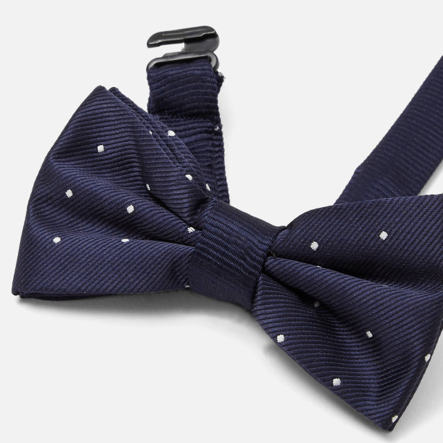 ربطة عنق منقطة